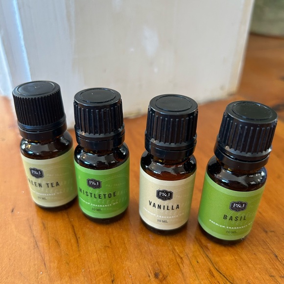 NEW Bundle of four 10 ml fragrance oils from P&J Trading - Picture 1 of 5